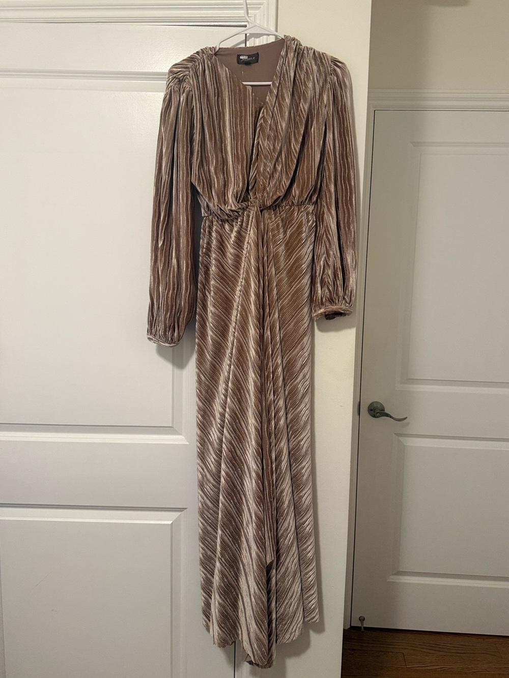 4SI3NNA Pink Velvet Maxi Dress size XS